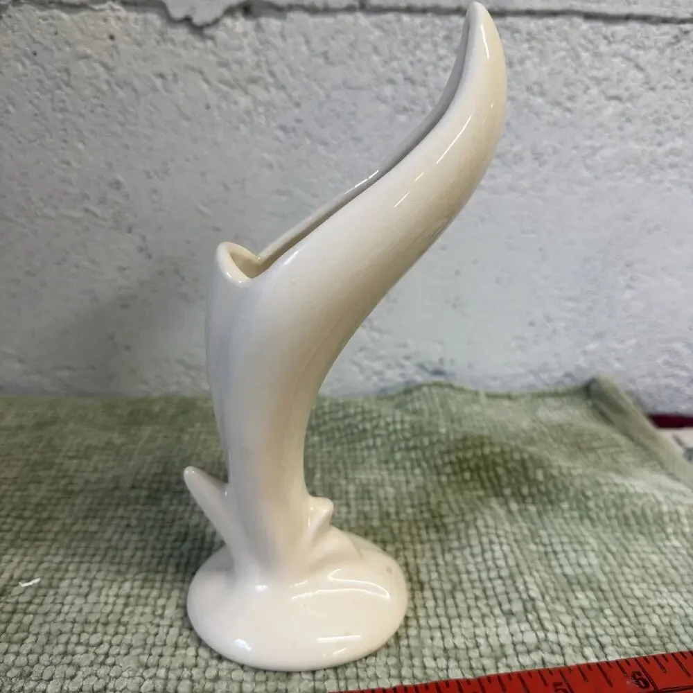 Vintage Ivory Pottery Bud Vase Mid Century Modern Abstract Sculptural 8 In 1980